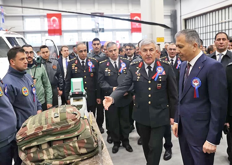 İçişleri Bakanı Yerlikaya’dan Jandarma Kartalları vurgusu: 70’in üzerinde insanlı, 30’un üzerinde TB2 ve ANKA-S gökyüzünde: Teröristlerin korkulu rüyası
