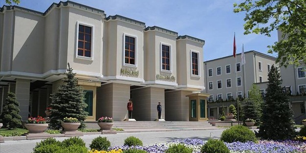 İçişleri Bakanlığı, CHP'li iki belediye meclis üyesini görevden aldı