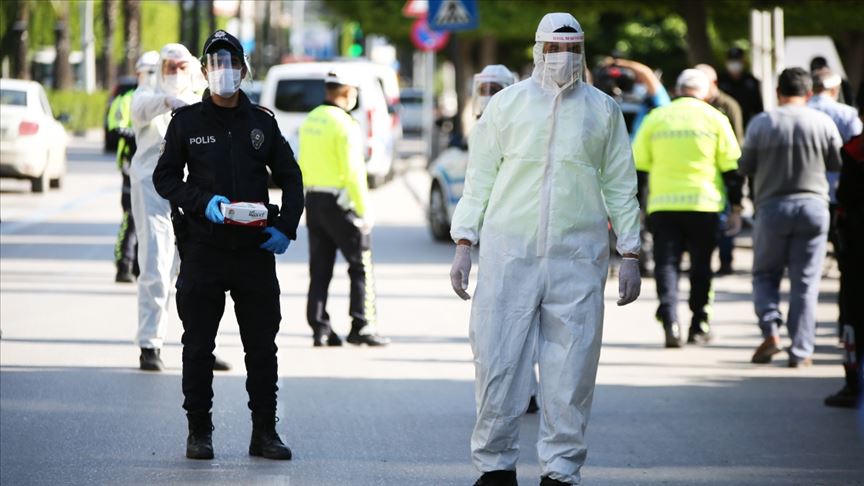 İçişleri Bakanlığı: Sosyal mesafe kuralını ihlal eden 3205 kişiye idari/adli işlem uygulandı