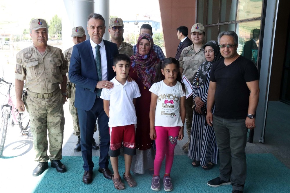 İçişleri Bakanlığınca gönderilen bisikletler çocuklara hediye edildi 