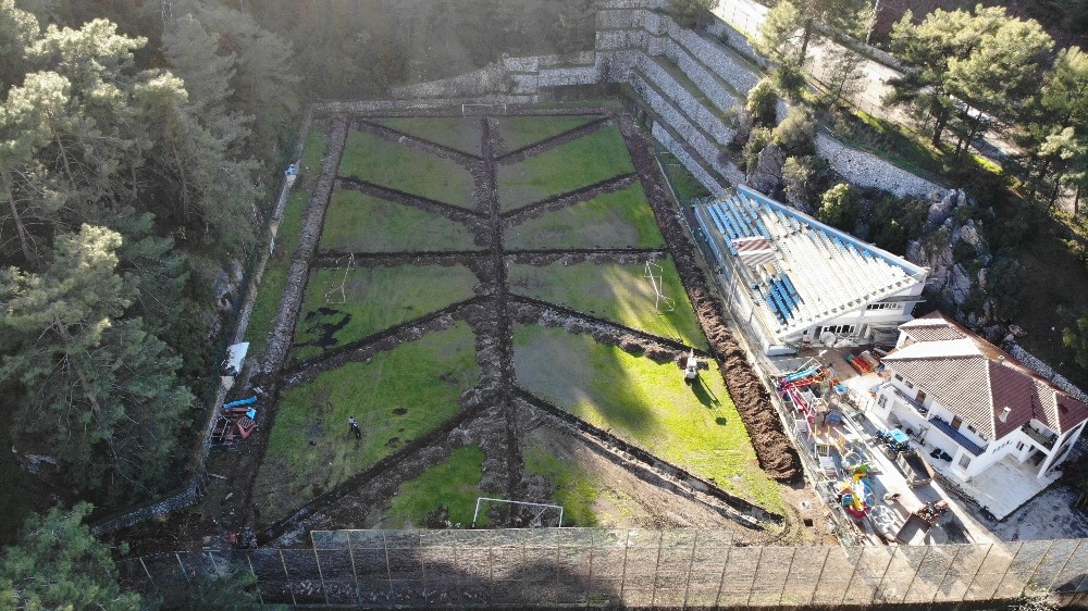 İçmeler Stadı yenileniyor 