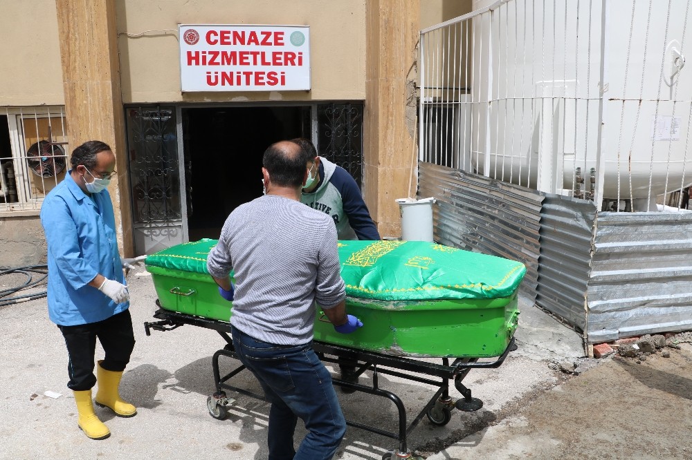 İçtiği kolonya sonrası komaya giren kişi öldü 