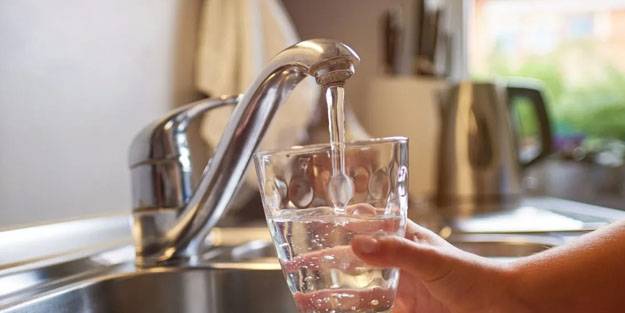 İçtiğiniz suya dikkat, bağırsak kanseri riskini artırabilir! Kalın bağırsak kanseri belirtileri