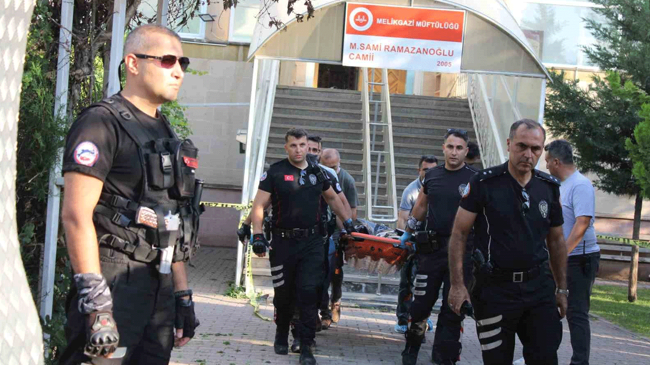 İdamı getirin artık! Camide kan donduran cinayet: Namaz kılarken boğazını kesti