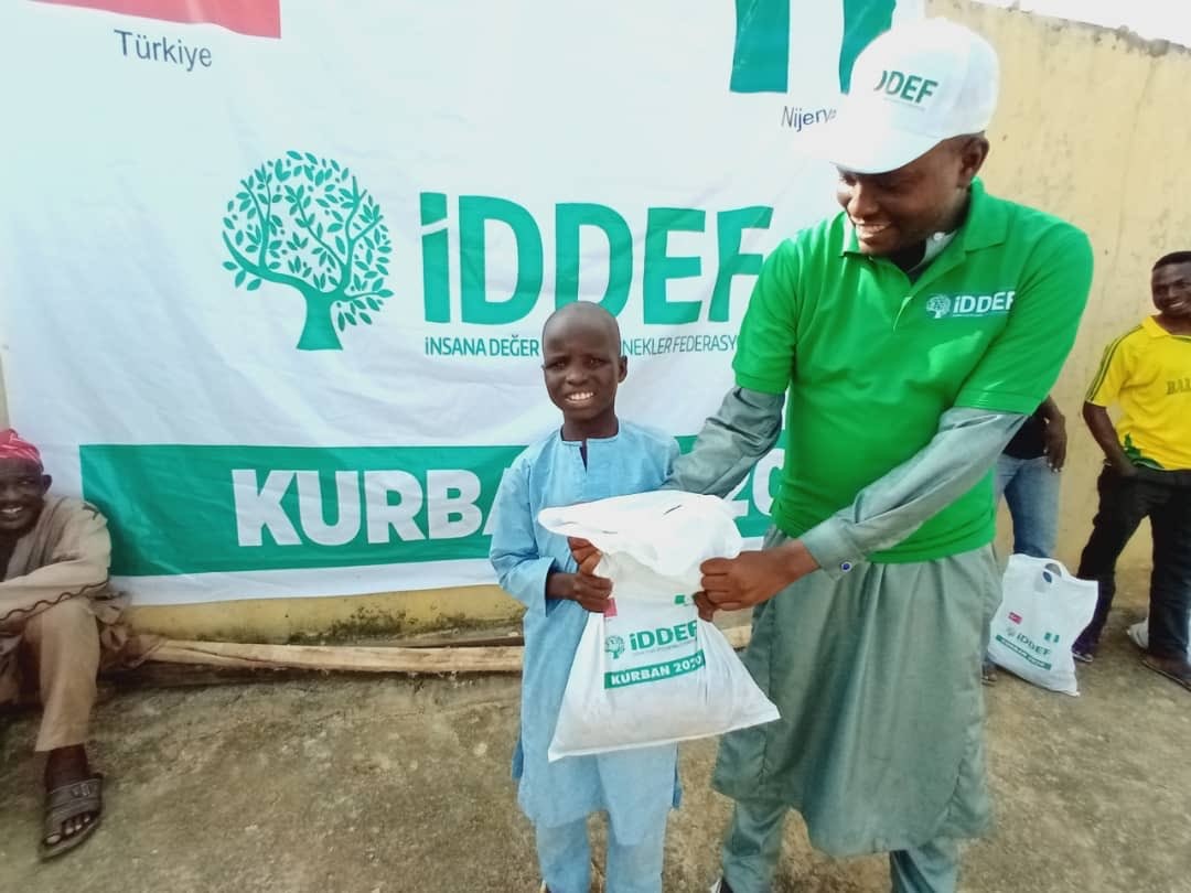 İDDEF, 2,8 milyon yoksul kimseye bayram sevinci yaşattı