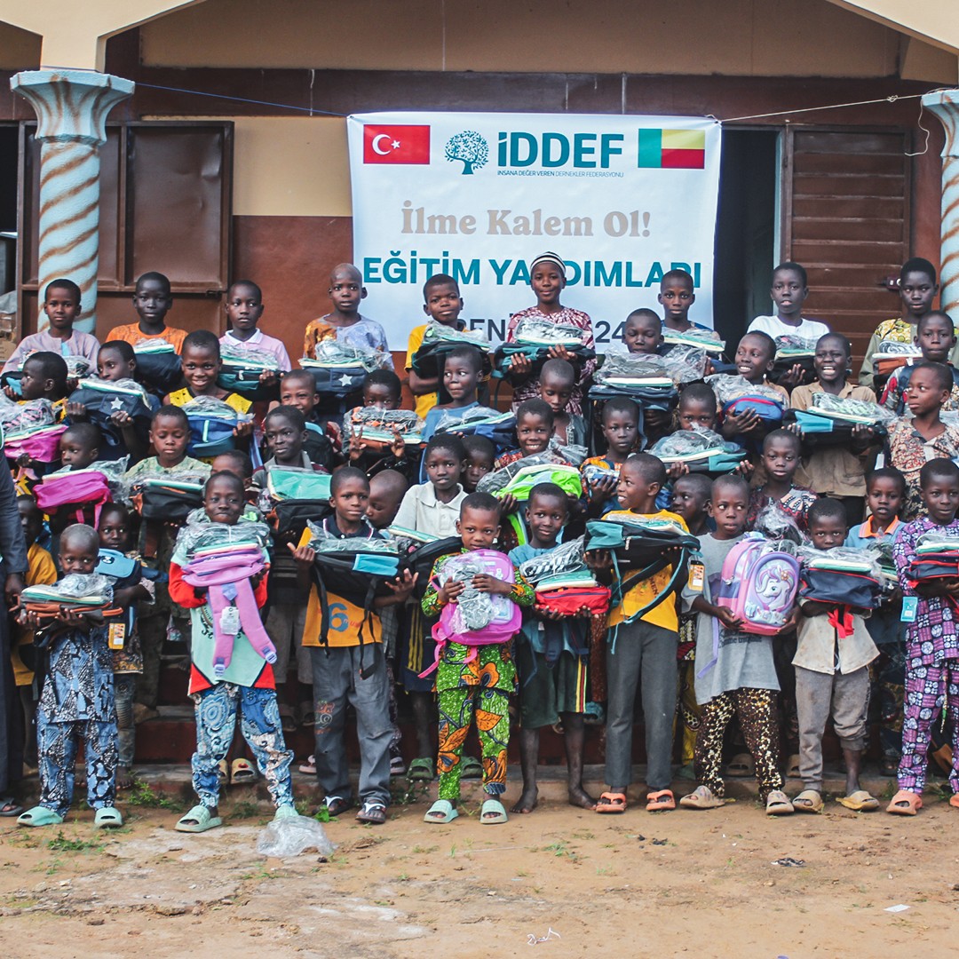 İDDEF’ten Dünyanın Dört Bir Yanındaki Öğrencilere Eğitim Seti Yardımı