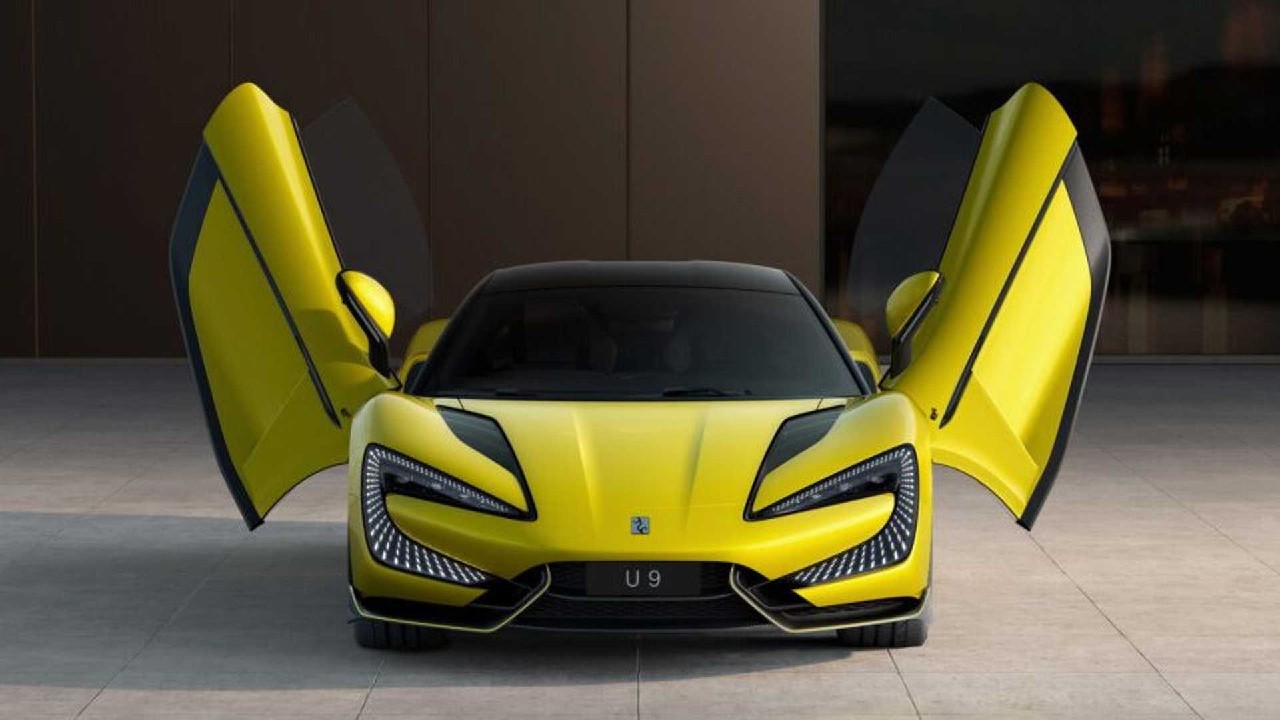 İddia ediyoruz… Böyle bir otomobil daha önce hiç görmediniz! 1287 beygir güce sahip olan araç zıplıyor! Yok artık! Peki özellikleri ve fiyatı ne?