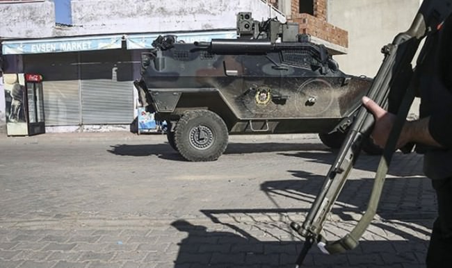 İdil'de bombalı saldırıda 2 polis şehit oldu!