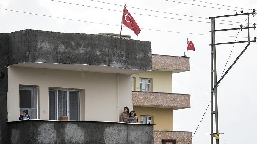 İdil'de terör operasyonuna bayraklı destek