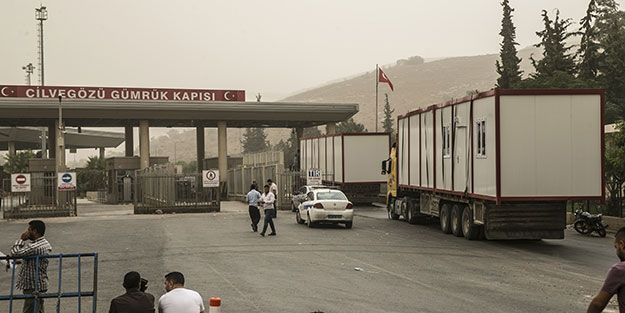 İdlib için büyük sevkiyat! 15 tır Reyhanlı'ya ulaştı