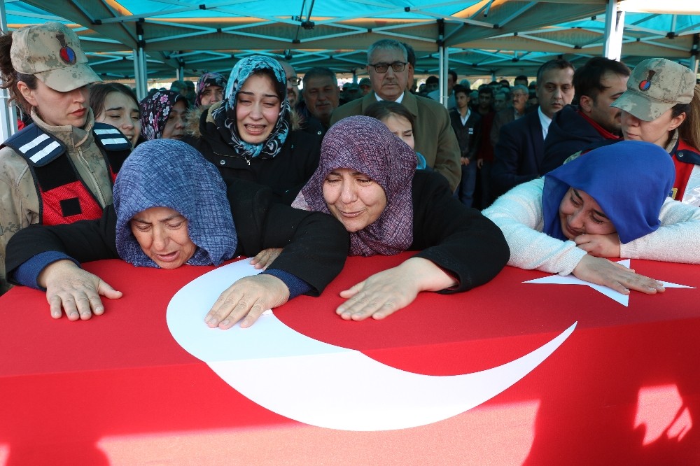 İdlib şehidi dualarla son yolculuğuna uğurlandı 