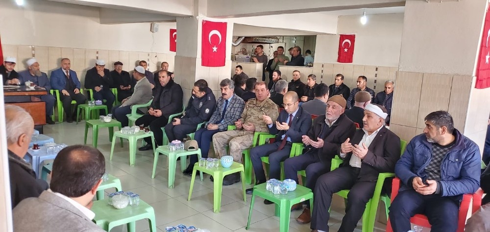 İdlib şehitleri için 3 dilde mevlit okutuldu 