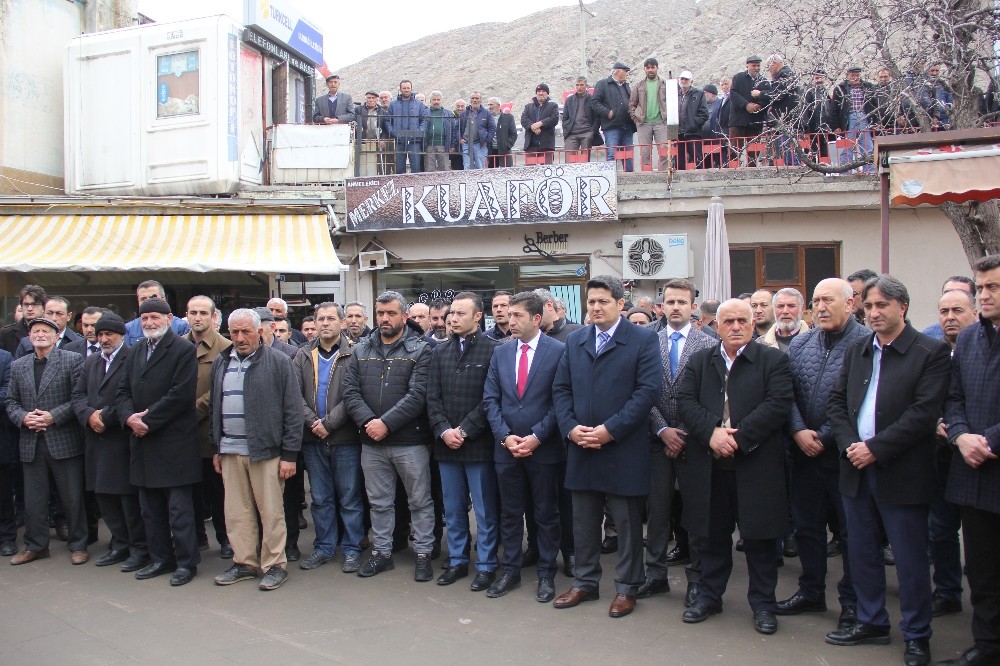 İdlib Şehitleri için Cuma Namazı sonrası dua edildi 