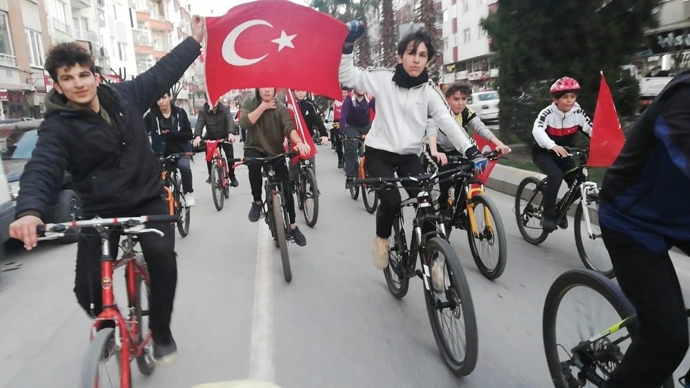 İdlib şehitleri için pedal çevirdiler 