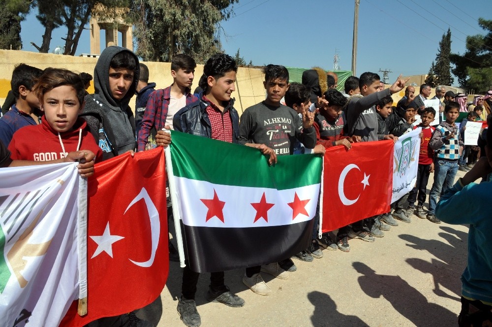 İdlib şehitleri için Suriye’de miting düzenlendi 