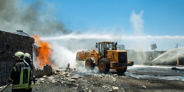 İdlib'de akaryakıt pazarına saldırı! Hangi ülkeye ait olduğu bilinmiyor