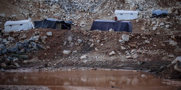 İdlib'de sağanak can aldı