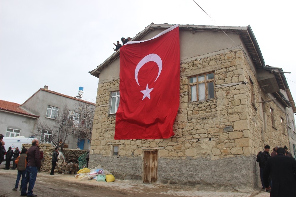 İdlib’de şehit olan Konyalı şehidin acı haberi ailesine verildi 