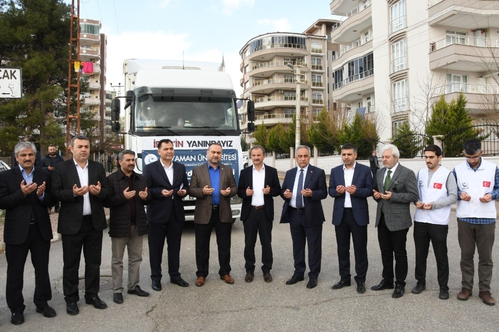 İdlib’e 4 tır dolusu yardım 