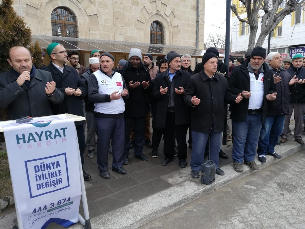 İdlib’e insani yardım malzemesi gönderildi 
