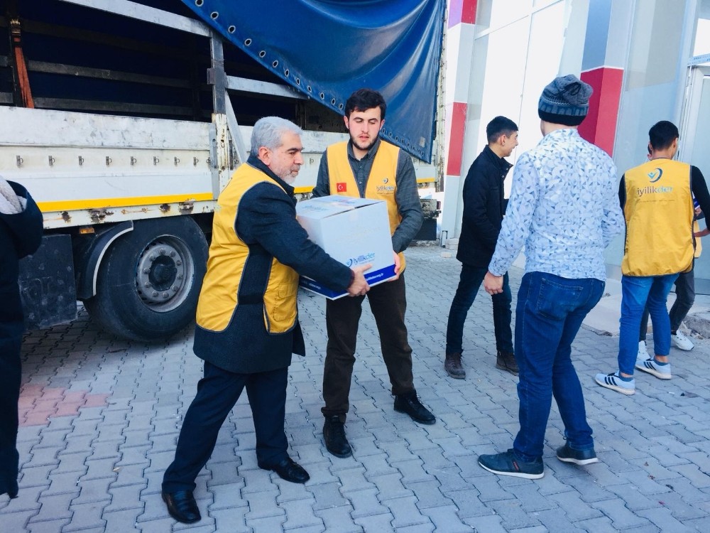 İdliblilere yardım tırı gönderildi 