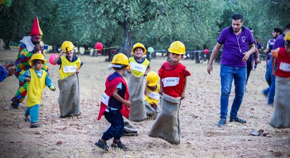 İdlib’te savaş çocuklarının buruk eğlencesi 