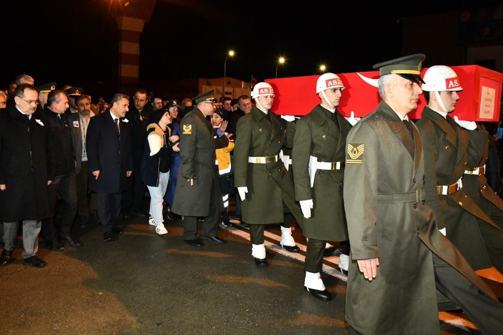 İdlip şehidi memleketi Samsun’da göz yaşı içinde karşılandı 