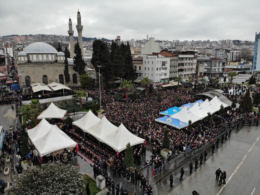 İdlip şehidini binler uğurladı 