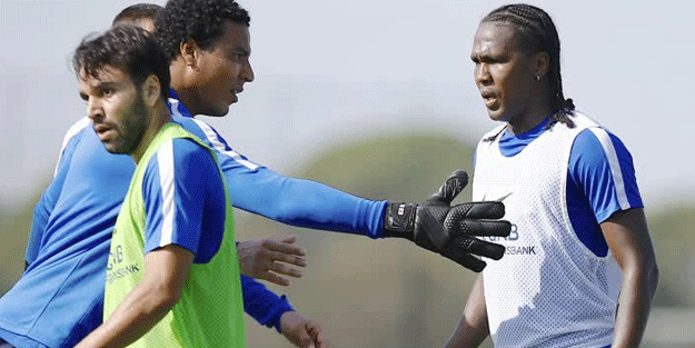 İdmanda karşı karşıya geldiler! Arkadaşları zor sakinleştirdi