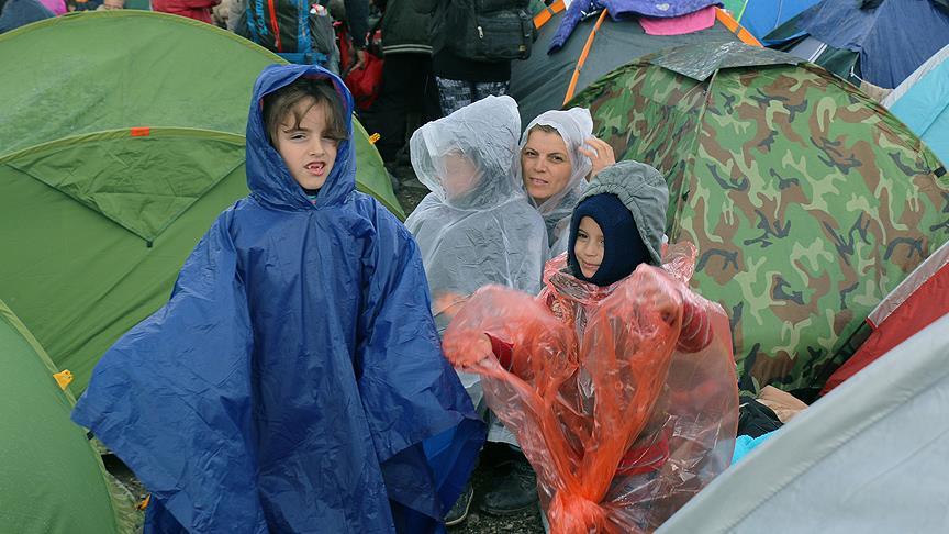 'İdomeni'de 13-14 bin sığınmacı mahsur'