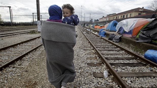 İdomeni'deki sığınmacılar alternatif kamplara yerleşiyor