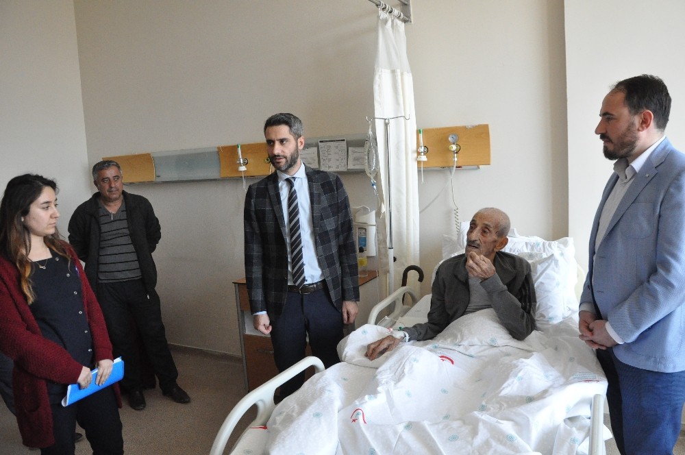 İdrar torbasından 424 gram taş çıktı 