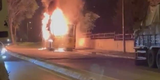 İETT aracı alev topuna döndü