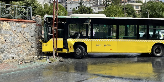 İETT otobüsü duvara tosladı: Yaralılar var