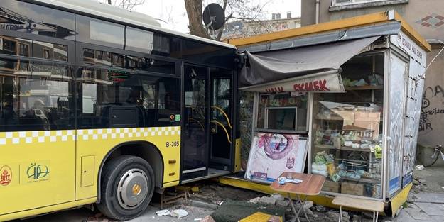 İETT otobüsü halk ekmek büfesine daldı