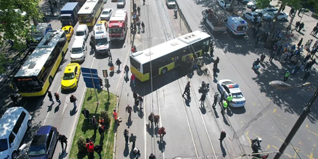 İETT otobüsü ve tramvay çarpıştı çok sayıda yaralı var