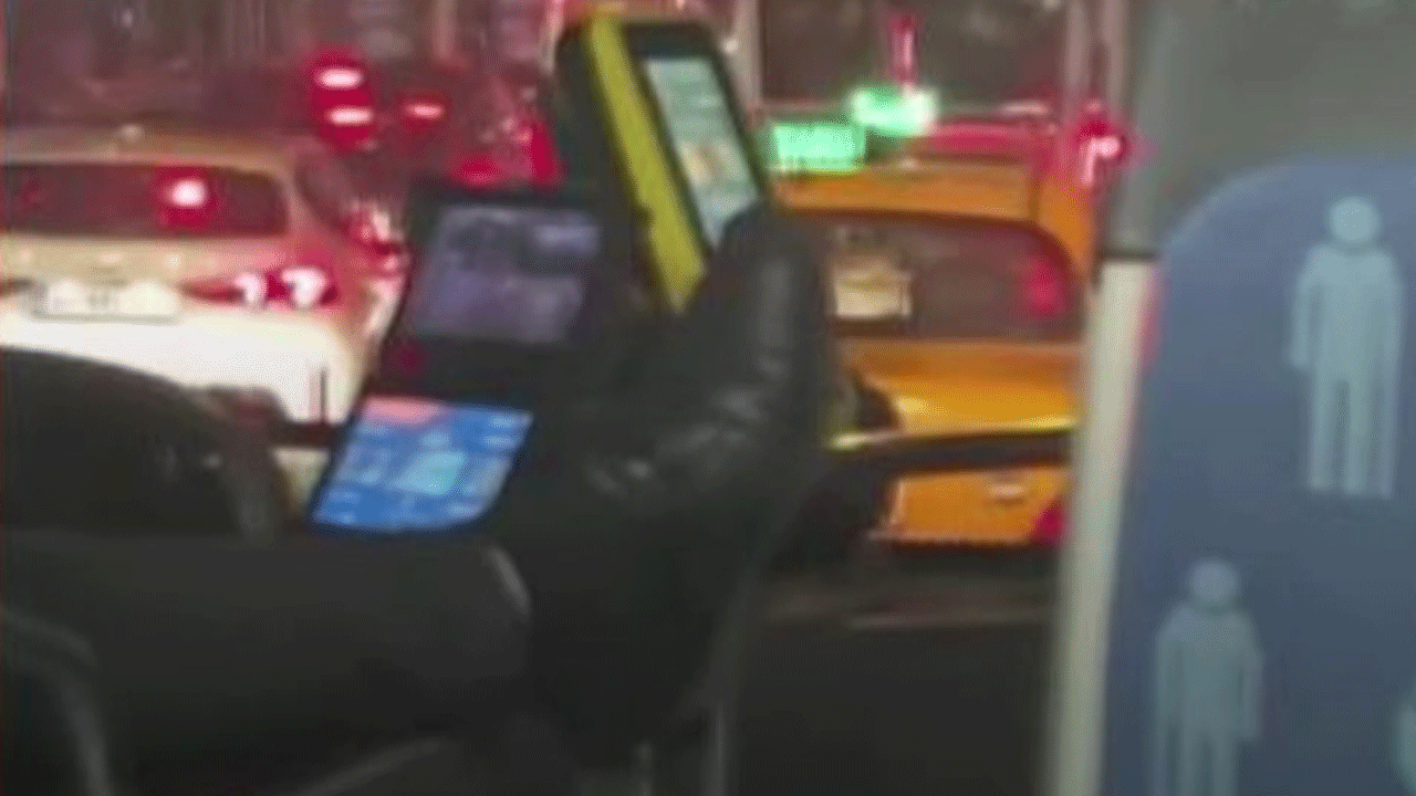 İETT otobüsünde tepki çeken görüntü!