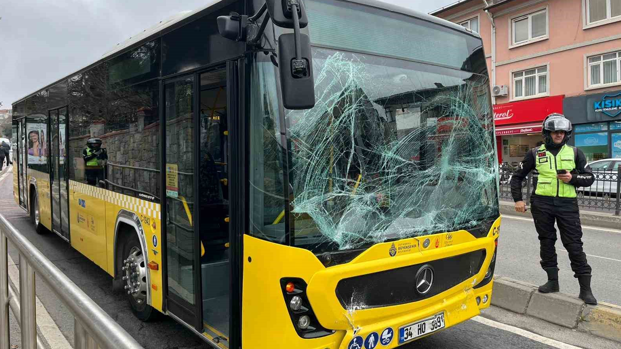 İETT’de vukuatsız gün yok! Çarpışan arabalar gitti çarpışan otobüsler geldi