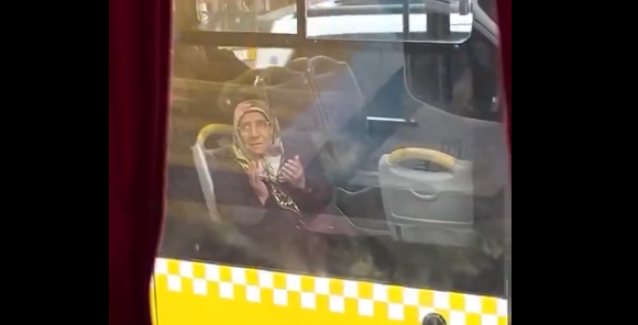 İETT’deki kadının yaptığı şoke etti! Sosyal medya onu konuşuyor