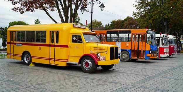 İETT'nin tarihi otobüsleri görücüye çıktı