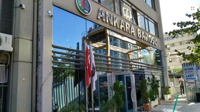 İfade hürriyeti lafta! LGBT sapkınlığına karşı çıkan avukatı görevinden aldılar