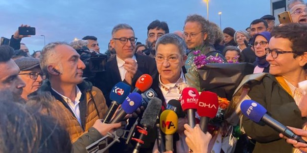 İfadesinde 'bilmiyordum' diye satmıştı! Fincancı'nın PKK'lı dostları tahliyesini canlı yayınla verdi