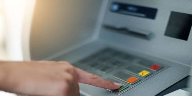 İflas çanları çalıyor! Ünlü dev banka: Müşteriler ATM'lerden paralarını çekiyor...