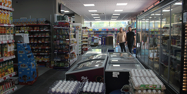 İflas etmeyi, batmayı göze aldılar! Markette bir tane bile İsrail ürünü satmayacaklarına söz verdiler