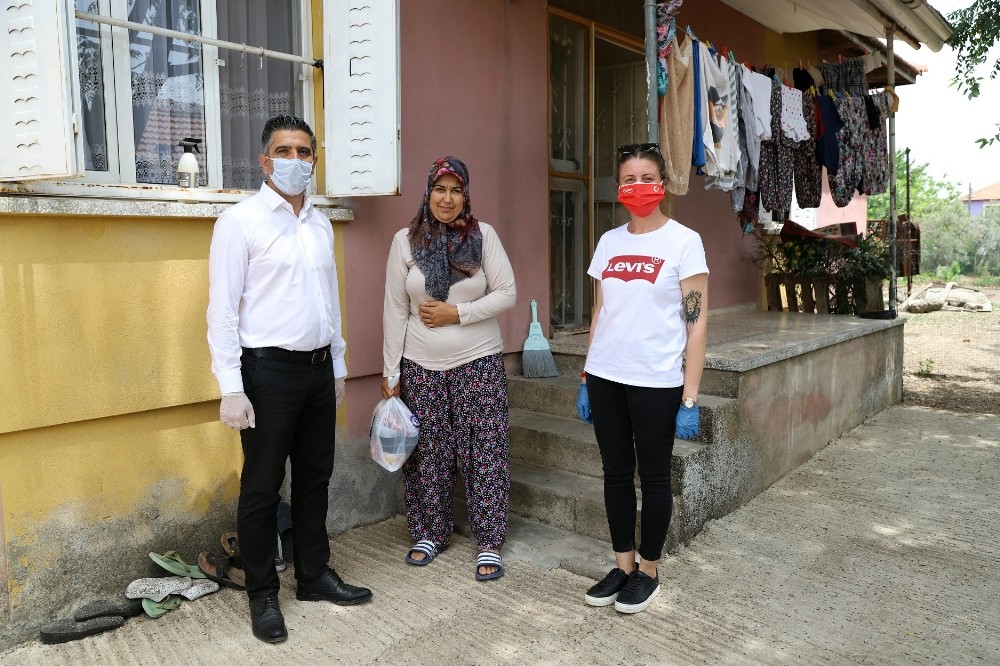 İftar paketleri Mendereslilerle buluştu 