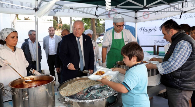 İftar yemeği vermek için 5 ay önceden sıraya giriyorlar