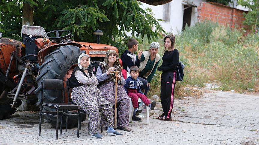 İftara yakın deprem olunca oruçlarını sokakta açtılar