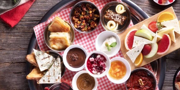 İftar'da nasıl beslenmek gerekiyor? Uzman isimden açıklama: oruçlu olan herkes bunu yapsın deyip duyurdu