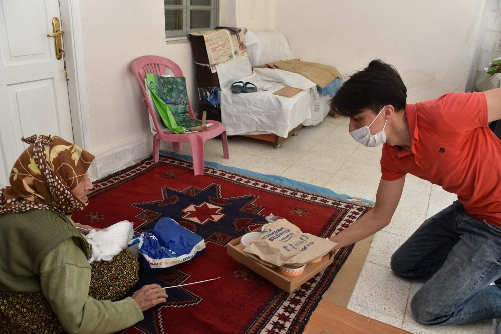 İftarlıklar Yunusemre Belediyesinden 