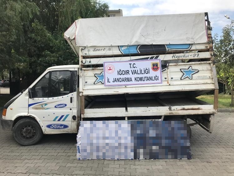 Iğdır’da 4 bin 900 paket kaçak sigara ele geçirildi 